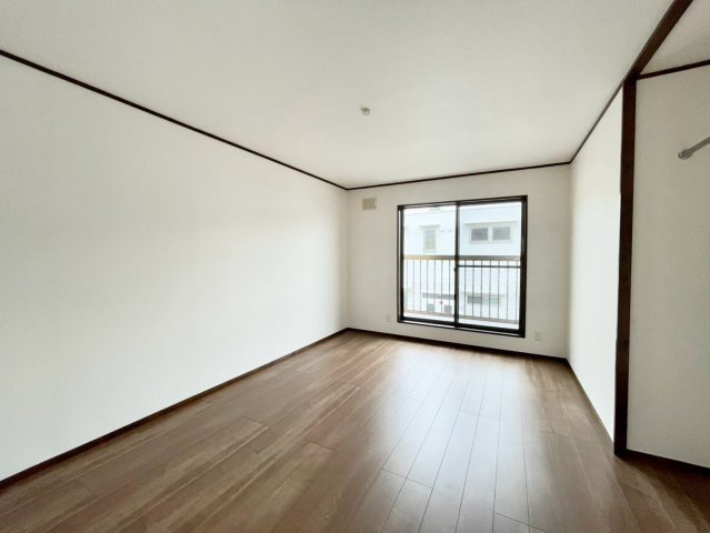 日当たり風通しともに良好！明るく朝を迎えられるつくりになっています♪