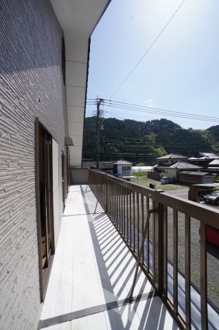 日当たりのいいバルコニーは洗濯物もよく乾きそう♪