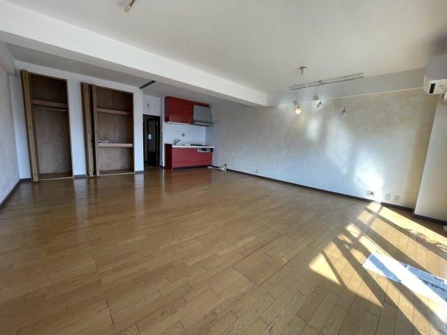 左側に洋室2部屋を作るリフォーム施工中です