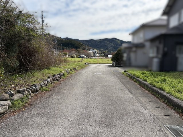 前面道路です