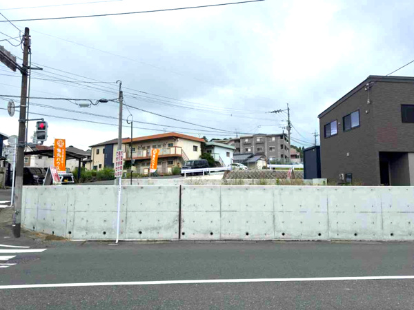 【葉山町二丁目（2期）の前面道路含む現地写真】