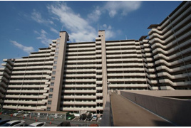 メゾンドールウィングヒルズ四番館の外観