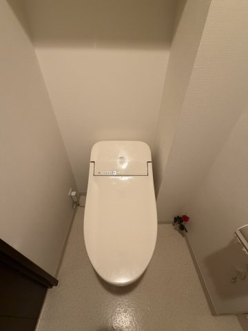 タンクレスのウォッシュレット付きのお手洗い