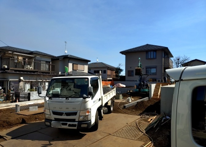 隣家の土地はどうなっているのか、生活利便施設が近くにあるのか、学校まで近いかなど、お客様のライフスタイルにあわせたイメージが重要です。また、近くにあると困る施設が近くにないかも確認するといいでしょう。