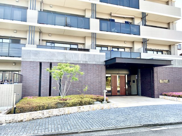 エントランスのセキュリティも充実しています