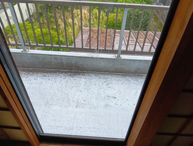 ベランダもついています。通りとは反対側にありますので、視線が届かずプライバシーが守られます。