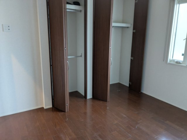 スタンダードな洋室です