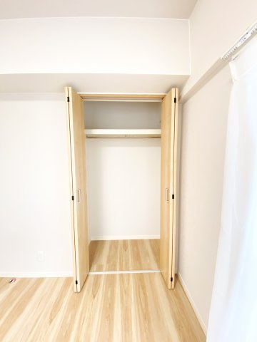 南側洋室収納、全部屋収納付きです♪