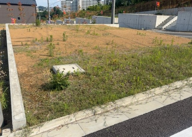 隣家の土地はどうなっているのか、生活利便施設が近くにあるのか、学校まで近いかなど、お客様のライフスタイルにあわせたイメージが重要です。また、近くにあると困る施設が近くにないかも確認するといいでしょう。