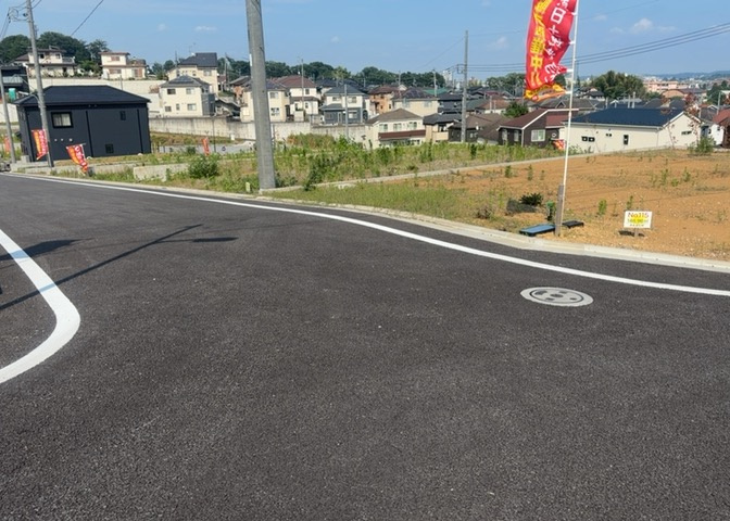 人が暮らすうえで日光は大切な要素となります。日当たりの良さは譲れないポイントですね。併せて近くに大きな建築物の建築予定がないか、あるいはそれが可能な土地が近くにないか事前に確認することもお勧めします。