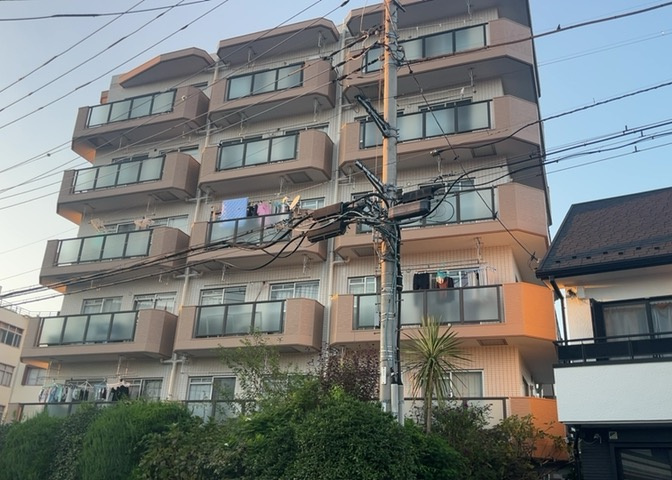 ＳＲＣ造は強度や耐震性の面でもRC造と比べて優れています。そのため、10階建以上の高層または超高層マンションなどの建築にも多く採用されています。柱や梁などのサイズが小さくても高い耐震性を確保できます。