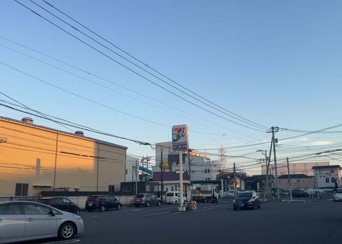 景色重視でお家選ぶをするとスーパーが遠い！学校が遠い！など生活をするうえで利便性で困ることもあります。まず一度現地を見学する際に、周辺の施設などがあるかを確認し、暮らし始めた後のことを想像しましょう。