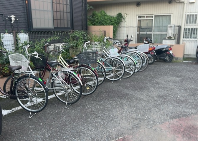 駐車場と明記されていても、最小スペースでつくられた駐車場だと大型車は駐車できなかったり、出入りしにくくなったりする可能性があります。お車のサイズと購入したい物件の駐車場のサイズを現地で確認しましょう。
