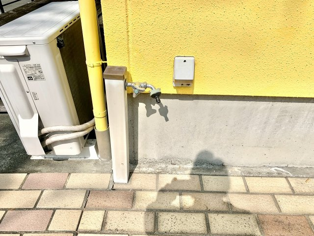 駐車スペースには屋外電源、屋外水栓あり