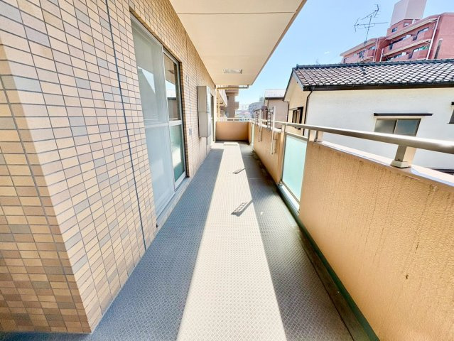 北西角住戸で陽当り良好