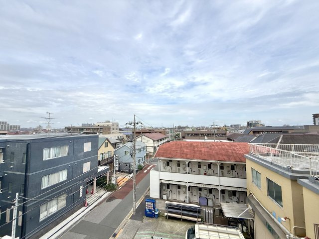 少し優雅に、眺望の良い部屋で新生活をしてみませんか？　高層階や建物自体が高台などに立地していたり、海に面していたり、眺望や窓からの景色が良いと、家で過ごす時間も快適です。