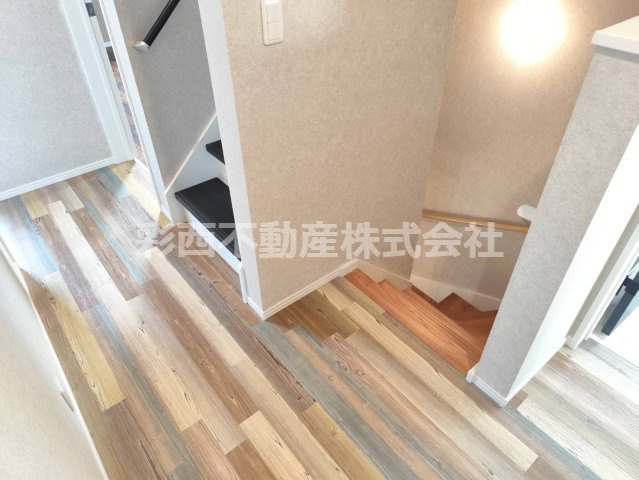 温かみのある内装は万人受け間違いなし