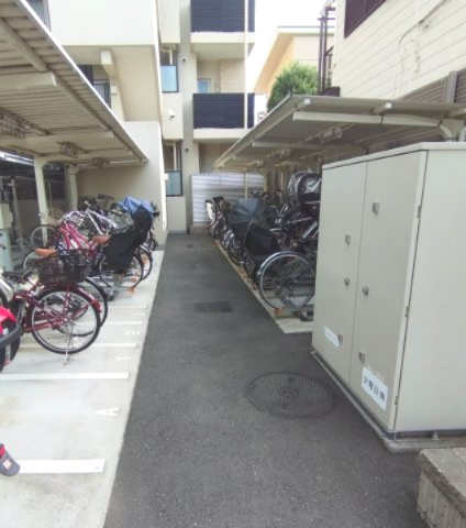 敷地内にスライドラック式