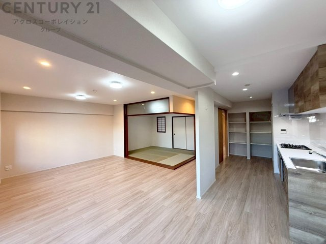 2025年10月リフォーム物件。リフォーム内容（キッチン新調、浴室新調、洗面台新調、トイレ新調、建具交換、クロス貼替、フローリング貼替、ハウスクリーニング）