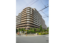 マークスタウン・グランフィーネ川西　3階の外観