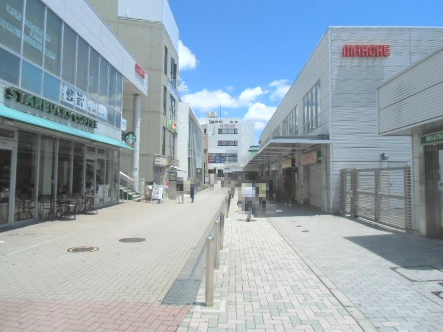鶴川駅前には飲食店等もあります♪