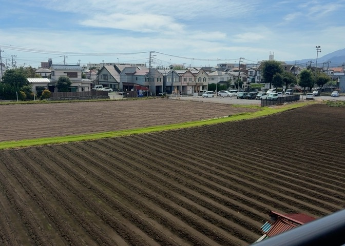 眺望を気にして物件を探す場合、前面に建物が建っていないか現地で確認しましょう！前面に建物があると景色はもちろん、日当たりや風通しにも影響が出てきます。住んだ時のことを想像しながら現地見学をしましょう。