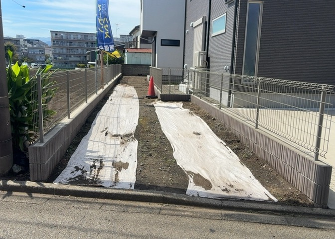 駐車場と明記されていても、最小スペースでつくられた駐車場だと大型車は駐車できなかったり、出入りしにくくなったりする可能性があります。お車のサイズと購入したい物件の駐車場のサイズを現地で確認しましょう。