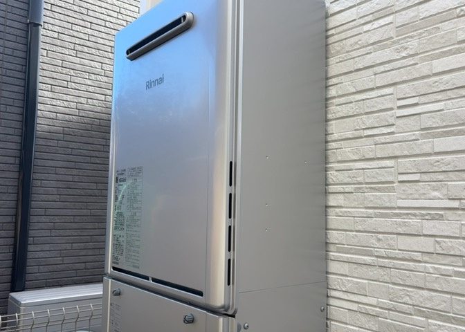 省エネ給湯器とは従来型の給湯器より熱効率が高く、少ない燃料でたくさんのお湯を沸かすことが出来る高効率な給湯器のことを指します。また、省エネ給湯器には種類があり、利便性や効果なども様々です。