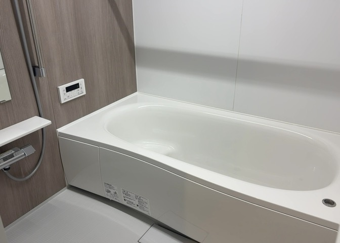 入浴時の快適さも大事なことですが、綺麗な状態を維持できなければ気持ちよく入浴できません。毎日の掃除が楽という点は大事なポイントになります！カビが生えにくく掃除がしやすい、壁や浴槽を選ぶといいでしょう。