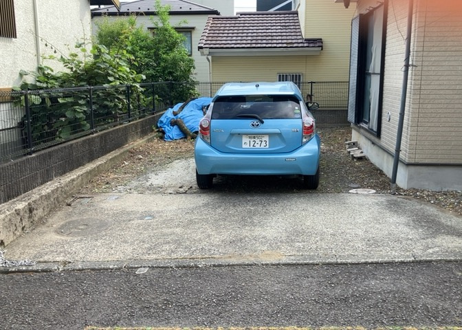 駐車場と明記されていても、最小スペースでつくられた駐車場だと大型車は駐車できなかったり、出入りしにくくなったりする可能性があります。お車のサイズと購入したい物件の駐車場のサイズを現地で確認しましょう。