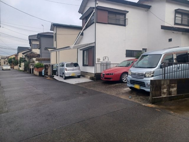 隣家の土地はどうなっているのか、生活利便施設が近くにあるのか、学校まで近いかなど、お客様のライフスタイルにあわせたイメージが重要です。また、近くにあると困る施設が近くにないかも確認するといいでしょう。