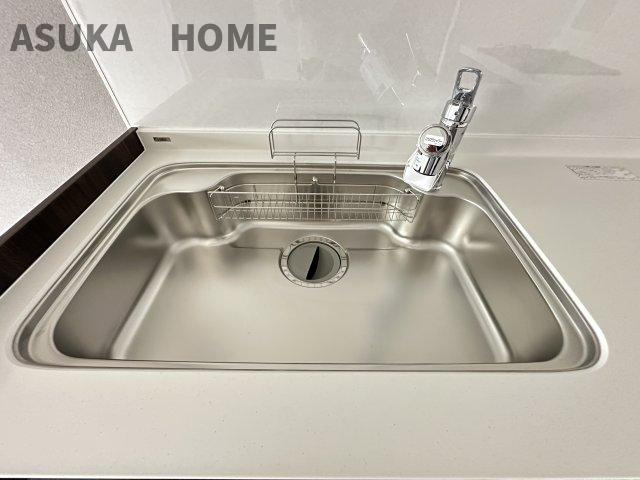 浄水器カートリッジ付の水栓です。水道塩素もなく野菜を洗えるので栄養素も損なう心配もありません。
