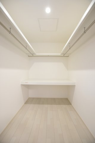 たっぷり収納が叶う　ウォークインクローゼット　※施工イメージです