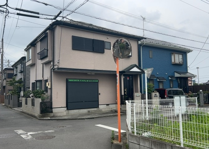 駐車場と明記されていても、最小スペースでつくられた駐車場だと大型車は駐車できなかったり、出入りしにくくなったりする可能性があります。お車のサイズと購入したい物件の駐車場のサイズを現地で確認しましょう。
