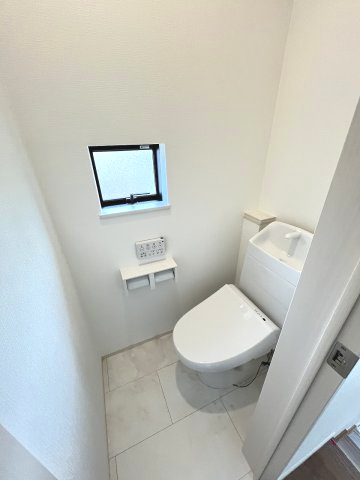 施工例。2階にもトイレです。施工例は完成時と異なる場合があります。