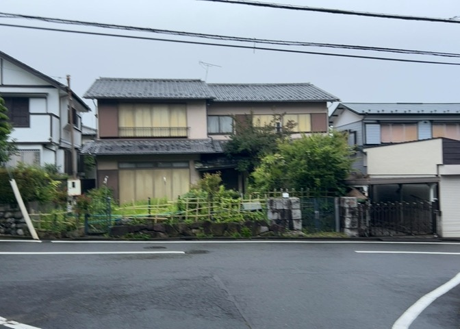 物件の詳細については、現地を見てわかること以外に、役所や法務局などで調べないとわからないことがあります。そのため、現地に行く場合は、もしこの物件を買ったらどのような生活ができるかをイメージしましょう。
