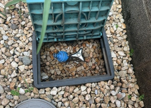 敷地内に散水栓や立水栓があると便利です。水道水を直接利用できるため、水を運ぶ手間を省くことが出来ます。大量の水を必要とする洗車作業や清掃などに役立ちます。その他設備とあわせて、現地でご確認ください。
