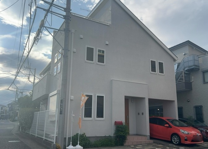 隣家の土地はどうなっているのか、生活利便施設が近くにあるのか、学校まで近いかなど、お客様のライフスタイルにあわせたイメージが重要です。また、近くにあると困る施設が近くにないかも確認するといいでしょう。