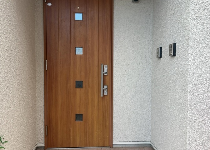 玄関は家の顔と言っても過言ではありません。現地を見学する際は玄関の広さや全体のバランスなどを見てみるといいでしょう。一般的なアプローチのしやすさだけではなく、お年寄りにも優しい設計のものだと安心です。