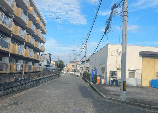 桜や紅葉の名所に出かける人は多いと思いますが、家にいながら季節の移ろいを感じる生活を送りませんか？リビングや窓から見える景色が生活を彩るワンポイントに！現地から見える景色を堪能してみては如何でしょう。