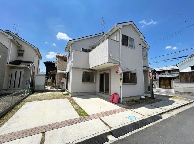 周辺は落ち着いた街並みの住宅地！子育てがしやすい住環境です！気になることがありましたら、お気軽にお問い合わせください！