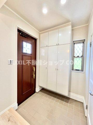 玄関ホールがスッキリ広々としていると帰る時も出ていく時も気持ちが良いものです！　