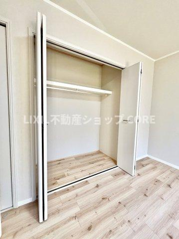 各居室にはクローゼットが備え付けられており、居室の広さを有効に使えます♪　