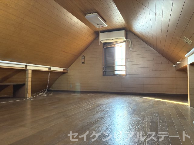 約11帖の納戸と収納豊富です