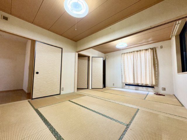 2階、障子で仕切れます。続き間の為広く使用可能