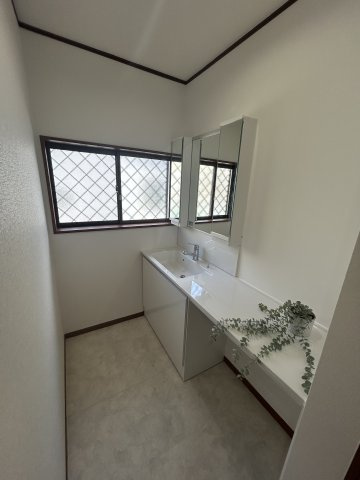 広々としたゆとりのある洗面台です。