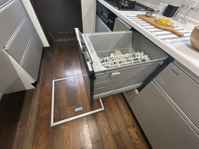 食洗機は高温で高濃度の強力洗剤による高圧洗浄ができるため、手洗いよりも短時間で高い除菌効果が期待できます。