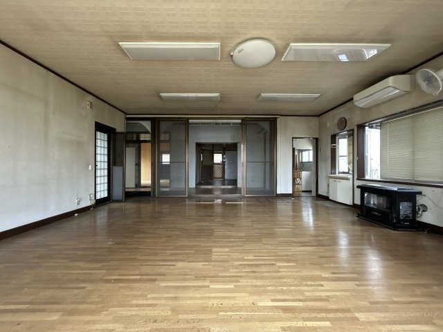 ■洋室｜全体が南側に配置されている洋室。やわらかな光が差し込むので、家族が自然と集まる空間となります。穏やかな家族だんらんの時間が過ごせそうです。