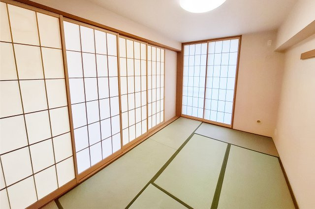 和室：襖を開ければリビングとの一体利用も可能です。