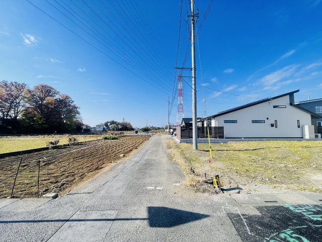 南東北東角地で陽当り良好・開放感のある立地です！敷地約65坪、お庭や駐車スペースも広く確保できるゆとりの住環境。理想の間取りやデザインでマイホームはいかがでしょうか。お気軽にお問い合わせください。